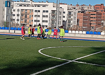 El equipo “Sin Fronteras – Más que Fútbol” ya está entrenando para el torneo que celebrarán en la Fuente de la Niña el 5 de abril 2 El equipo “Sin Fronteras – Más que Fútbol” ya está entrenando para el torneo que celebrarán en la Fuente de la Niña el 5 de abril