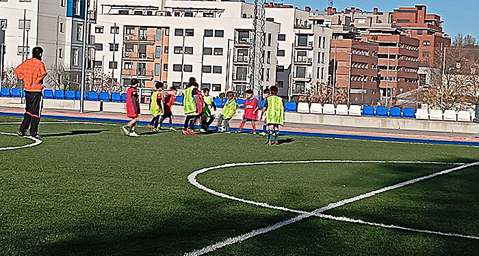 El equipo “Sin Fronteras – Más que Fútbol” ya está entrenando para el torneo que celebrarán en la Fuente de la Niña el 5 de abril