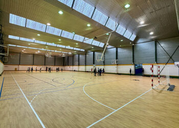 El polideportivo Fuente del Oro estrena su nuevo pavimento y juegos de porterías