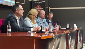 Jota Linares reivindica que los libros que hemos leído “nos han convertido en lo que somos” en el pregón del Festival de Las Casas Ahorcadas