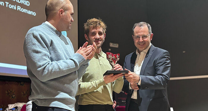 Jota Linares reivindica que los libros que hemos leído “nos han convertido en lo que somos” en el pregón del Festival de Las Casas Ahorcadas 1 Jota Linares reivindica que los libros que hemos leído “nos han convertido en lo que somos” en el pregón del Festival de Las Casas Ahorcadas