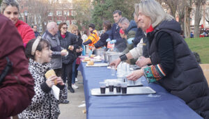 Jueves Lardero de merienda en la Concordia con el reparto de 2.600 chorizos