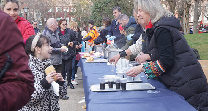 Jueves Lardero de merienda en la Concordia con el reparto de 2.600 chorizos