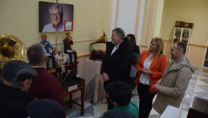 La Diputación de Cuenca acoge hasta final de mes la exposición ‘Toca la radio’ con 50 piezas que recorren el último siglo de su historia