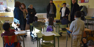 La Diputación de Cuenca invierte 14.000 euros en el colegio de La Almarcha para instalar canastas, porterías y un rocódromo