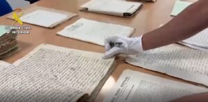 La Guardia Civil recupera un conjunto documental histórico de los siglos XVI al XX perteneciente a la localidad de Leganiel