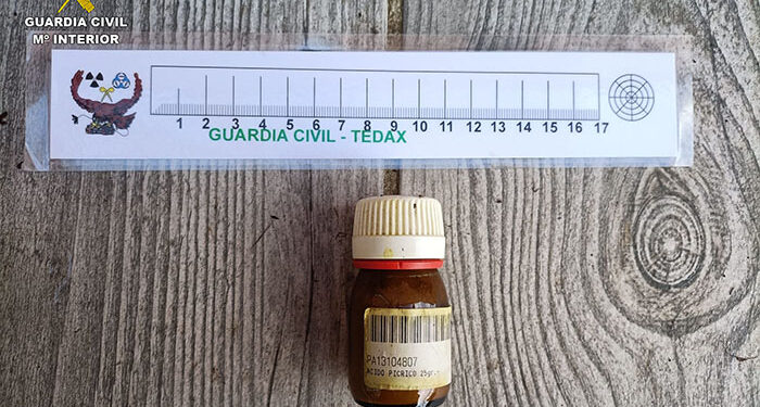 La Guardia Civil retira ácido pícrico de un domicilio en Alovera y de un instituto de la provincia por motivos de seguridad
