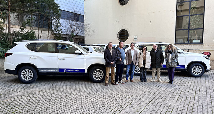 La Junta dota de tres vehículos nuevos a las OCA de Cuenca Belmonte y Motilla del Palancar