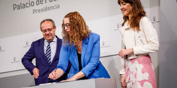 La Junta y la Asociación de Mujeres en el Sector Público refuerzan las políticas públicas de igualdad en la Administración regional