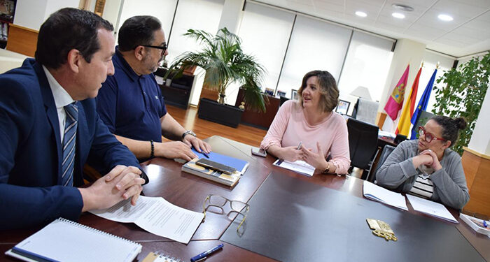 La Junta y la Federación de Peluquerías y Centros de Estética abordan nuevas vías de colaboración para la formación y cualificación de profesionales en el sector