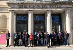 La Subdelegación del Gobierno en Cuenca celebra un minuto de silencio tras la confirmación como violencia de género del asesinato de una mujer en Las Palmas