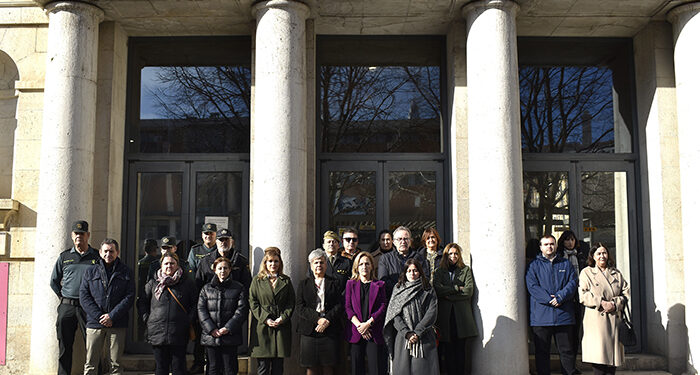 La Subdelegación del Gobierno en Cuenca convoca un minuto de silencio en repulsa por el asesinato machista en Málaga 1 La Subdelegación del Gobierno en Cuenca convoca un minuto de silencio en repulsa por el asesinato machista en Málaga