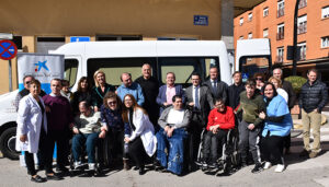 La asociación AFAMIT de Tarancón estrena nuevo vehículo adaptado gracias a la colaboración público-privada