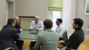 La junta directiva de AJE Guadalajara mantiene una reunión con el presidente de la Diputación