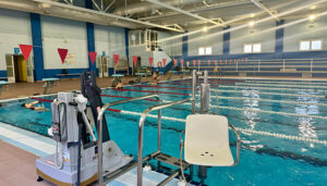 La piscina cubierta Silvia Lara ya cuenta con elevador móvil para personas con movilidad reducida