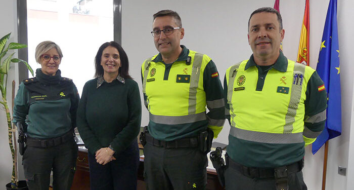 La subdelegada del Gobierno en Guadalajara recibe al jefe del Sector de Tráfico de la Guardia Civil en Castilla-La Mancha, el teniente coronel Juan Jiménez Arnedo 1 La subdelegada del Gobierno en Guadalajara recibe al jefe del Sector de Tráfico de la Guardia Civil en Castilla-La Mancha, el teniente coronel Juan Jiménez Arnedo