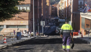 Las obras de La Paz avanzan hacia su finalización con el asfaltado y preparación de adoquinado e instalación de elementos