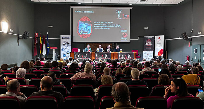 Lleno absoluto en la vivisección del fenómeno Carmen Mola en el Festival de las Casas Ahorcadas 1 Lleno absoluto en la vivisección del fenómeno Carmen Mola en el Festival de las Casas Ahorcadas
