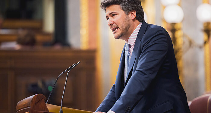 López Maraver lidera una ofensiva parlamentaria para defender a los ganaderos ante los ataques de lobo