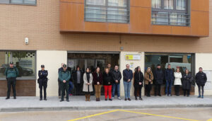 Minuto de silencio en la Subdelegación del Gobierno de Guadalajara tras la confirmación de un nuevo caso de asesinato por violencia de género