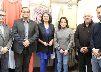 Nelida Calvo realiza las compras del premio de los 1.500 euros del Doble, doble de Navidad en los comercios asociados a FEDECO