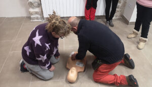 PRODESE dota de 70 desfibriladores a pueblos de su comarca para intentar salvar vidas en casos de emergencia sanitaria