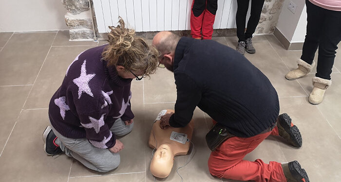 PRODESE dota de 70 desfibriladores a pueblos de su comarca para intentar salvar vidas en casos de emergencia sanitaria 1 PRODESE dota de 70 desfibriladores a pueblos de su comarca para intentar salvar vidas en casos de emergencia sanitaria