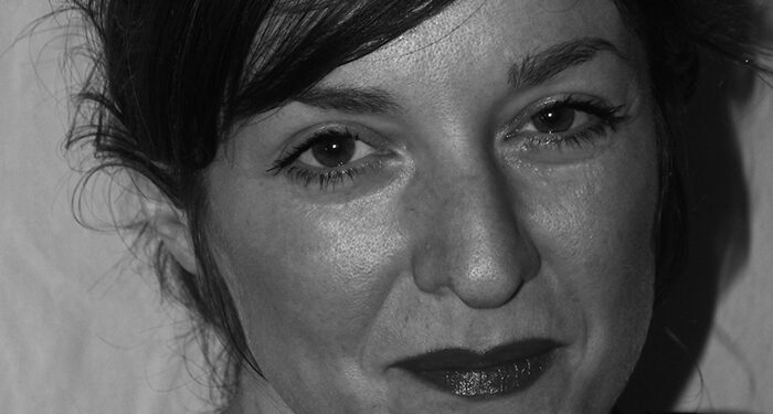 Poesía para Náufragos organiza la presentación del último título de Ana Ares 1 Poesía para Náufragos organiza la presentación del último título de Ana Ares