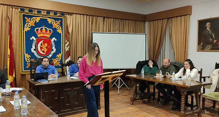 Raquel Cuesta Triguero toma posesión como nueva concejal de Huete 1 Raquel Cuesta Triguero toma posesión como nueva concejal de Huete