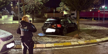 Un conductor tiene un accidente en la Avenida del Mediterráneo de Cuenca y se da a la fuga un familiar lo identifica