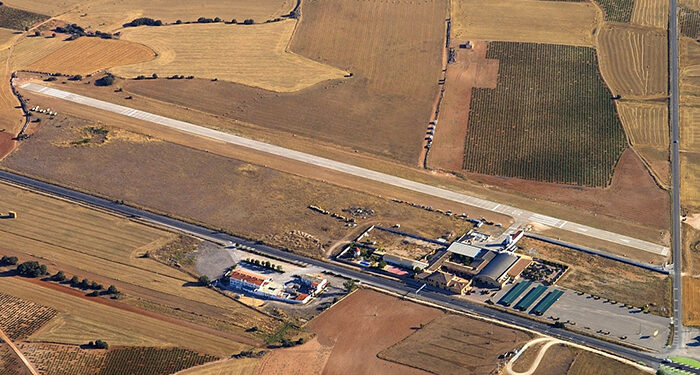 Una avioneta sufre un accidente al aterrizar en Casas de los Pinos hay una persona herida