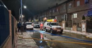 Cruz Roja y Bomberos de Guadalajara unen fuerzas para achicar agua en sótanos de chalets en La Chopera