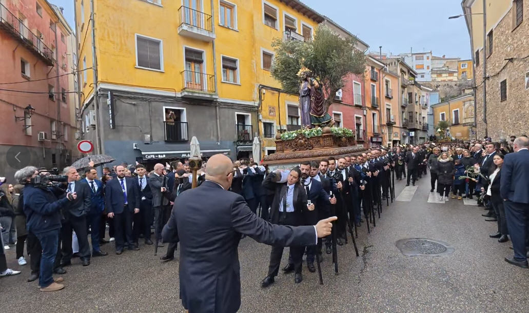 La música y las campanas de las iglesias en la procesión del Prendimiento