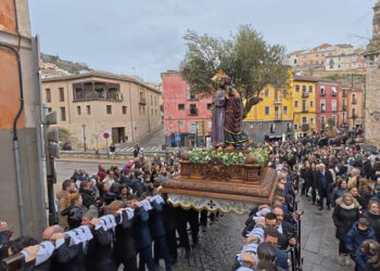 La música y las campanas de las iglesias en la procesión del Prendimiento (Reedición) La música y las campanas de las iglesias en la procesión del Prendimiento (Reedición)
