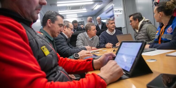 Page prioriza la atención a las familias desalojadas por la crecida de los caudales y subraya la eficiente “coordinación entre Administraciones” 1 Page prioriza la atención a las familias desalojadas por la crecida de los caudales y subraya la eficiente “coordinación entre Administraciones”