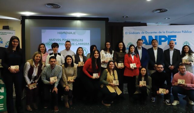 ANPE Cuenca premia la innovación y homenajea a los nuevos maestros funcionarios de carrera y a los docentes jubilados