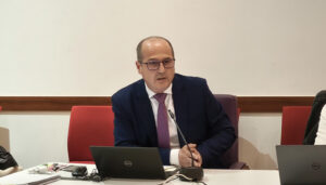 Alberto Rojo lamenta que Guarinos se oponga a que “recibamos 5.000 millones por la quita de la deuda y a destinarlos a educación y sanidad”