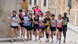 Almudena de la Ossa y Andrés Felipe Sarta reinan en la carrera popular de Villamayor de Santiago 2025