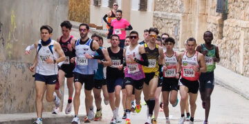 Almudena de la Ossa y Andrés Felipe Sarta reinan en la carrera popular de Villamayor de Santiago 2025