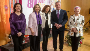 Ana Guarinos reivindica a las mujeres “libres, independientes y valientes” en el acto institucional del Día de la Mujer