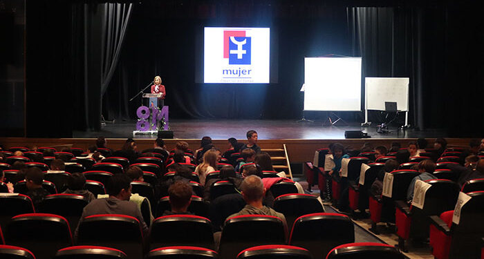 Cabanillas conmemora el 8M educando contra el machismo