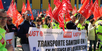 Cerca de 500 trabajadores y trabajadoras exigen al Sescam un transporte sanitario del siglo XXI