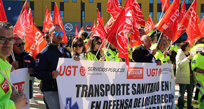 Cerca de 500 trabajadores y trabajadoras exigen al Sescam un transporte sanitario del siglo XXI