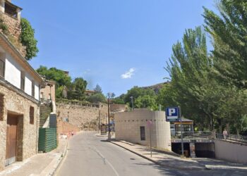 Corte de carril en el Paseo del Huécar por las obras de los remontes mecánicos al Casco Antiguo de Cuenca