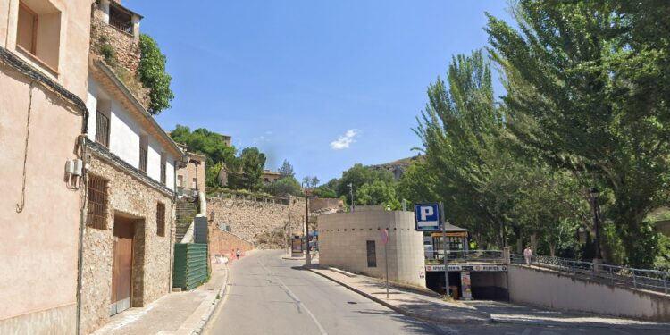 Corte de carril en el Paseo del Huécar por las obras de los remontes mecánicos al Casco Antiguo de Cuenca