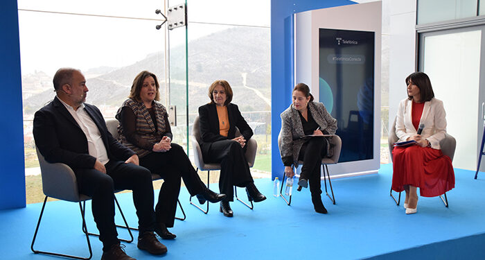 Digitalización CLM formará en competencias digitales a más de 3.000 mujeres en su segunda fase 1 Digitalización CLM formará en competencias digitales a más de 3.000 mujeres en su segunda fase