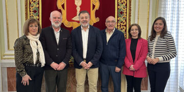 Dolz y Jiménez coinciden en la importancia de mantener la colaboración y coordinación entre Ayuntamiento de Cuenca y Cáritas