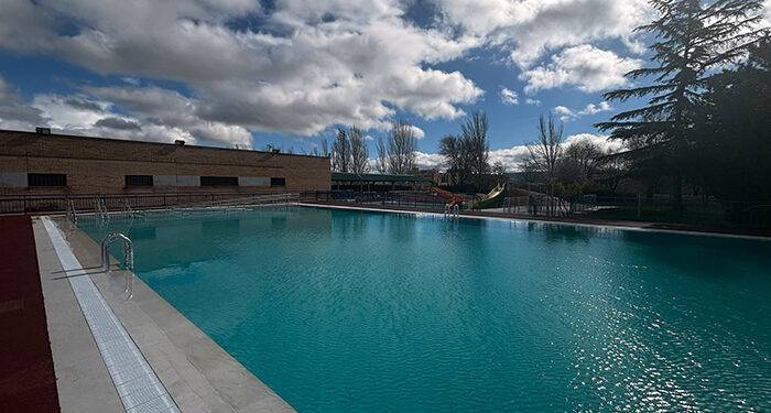 El Ayuntamiento de Azuqueca formaliza la recepción de las obras en el vaso mediano de la piscina de verano