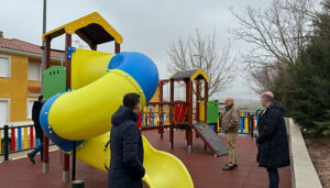 El Ayuntamiento de Cuenca recepciona el nuevo parque infantil de La Melgosa