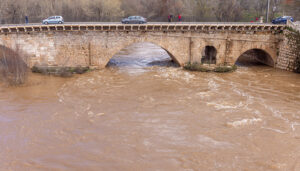 El Ayuntamiento de Guadalajara traslada a la Junta su preocupación por el estado del Puente Árabe tras las recientes crecidas del río